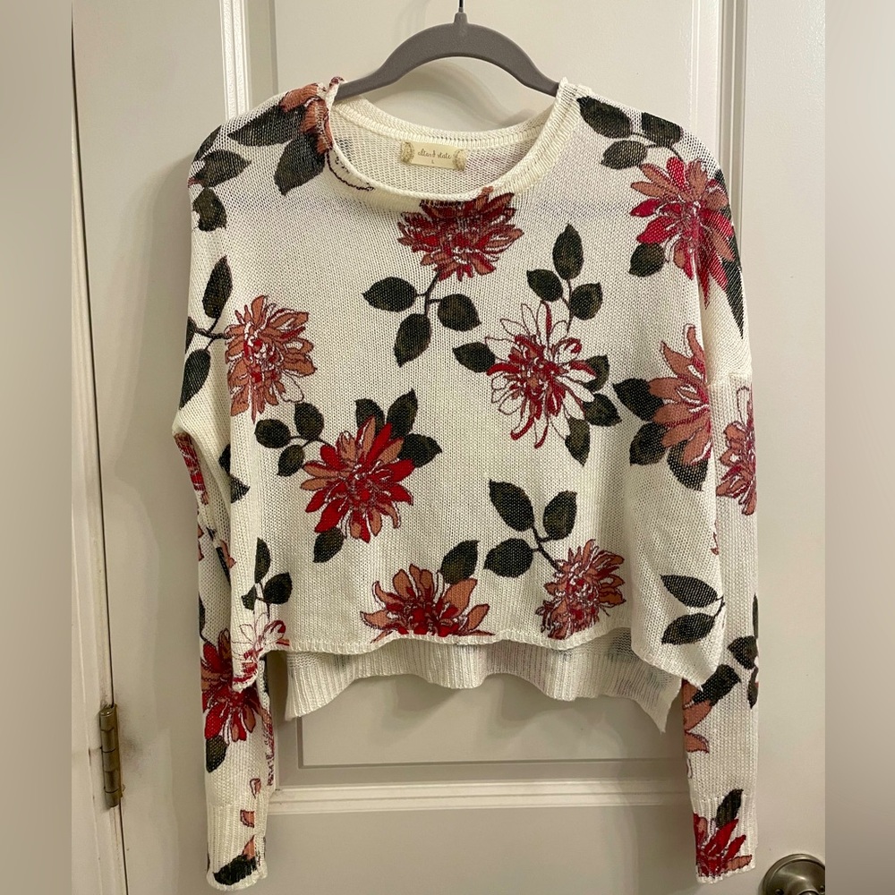 2/$10💙 Altar’d State Floral Cropped Sweater